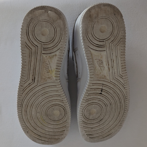 Nike Air Force 1 AF1 Triple White Lows Premium Sneakers - Picture 10 of 11